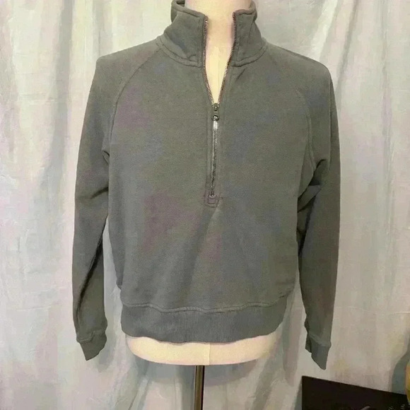 Women’s 3/4 zip sweatshirt it’s a blue/gray color. Women’s size medium. - Picture 1 of 7